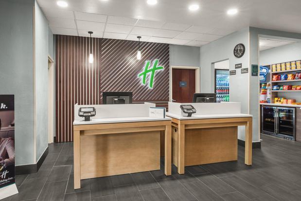 Images Holiday Inn & Suites Bothell by IHG
