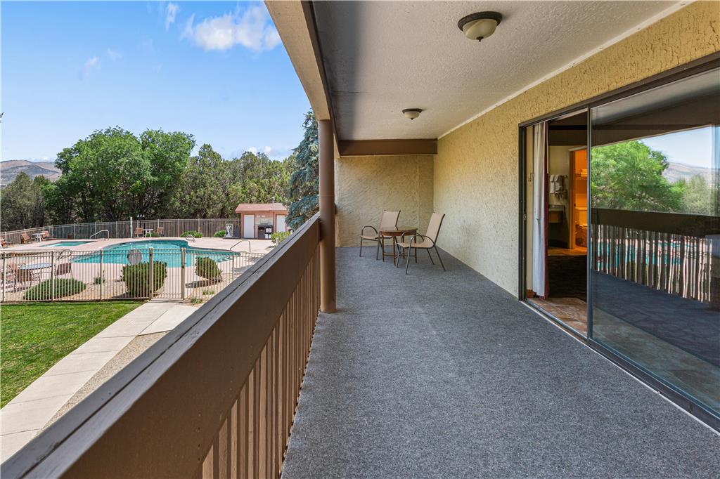 Suite - 1 King Bed w/ Balcony