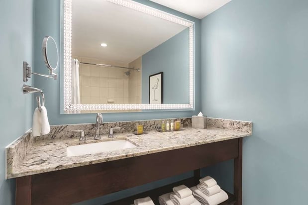 Images DoubleTree by Hilton Tampa Rocky Point Waterfront