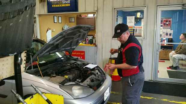 Images Charlie's Fast Lube Oil Change - Perryville, MO