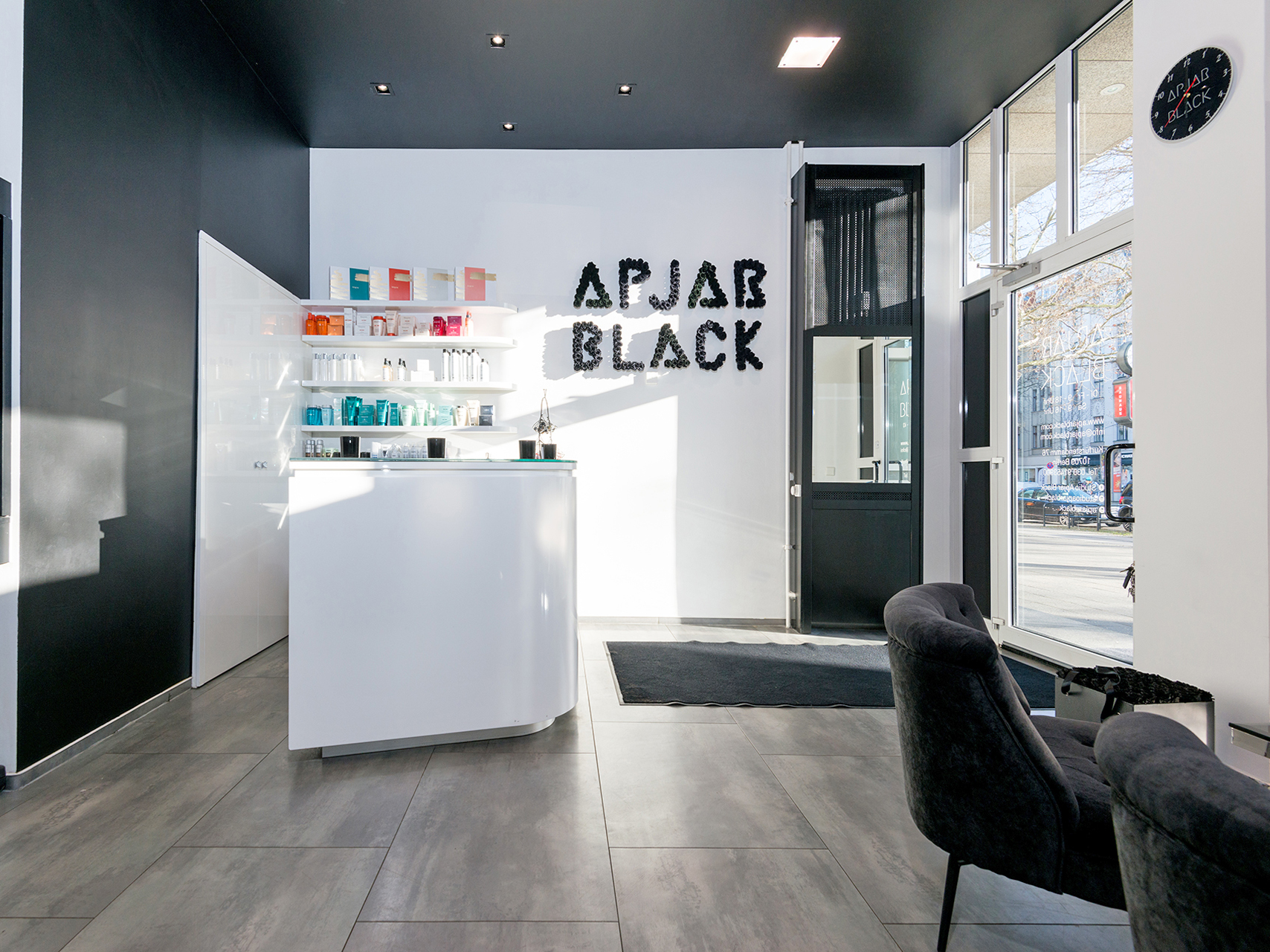 Studio Apjar Black, Kurfürstendamm 76 in Berlin