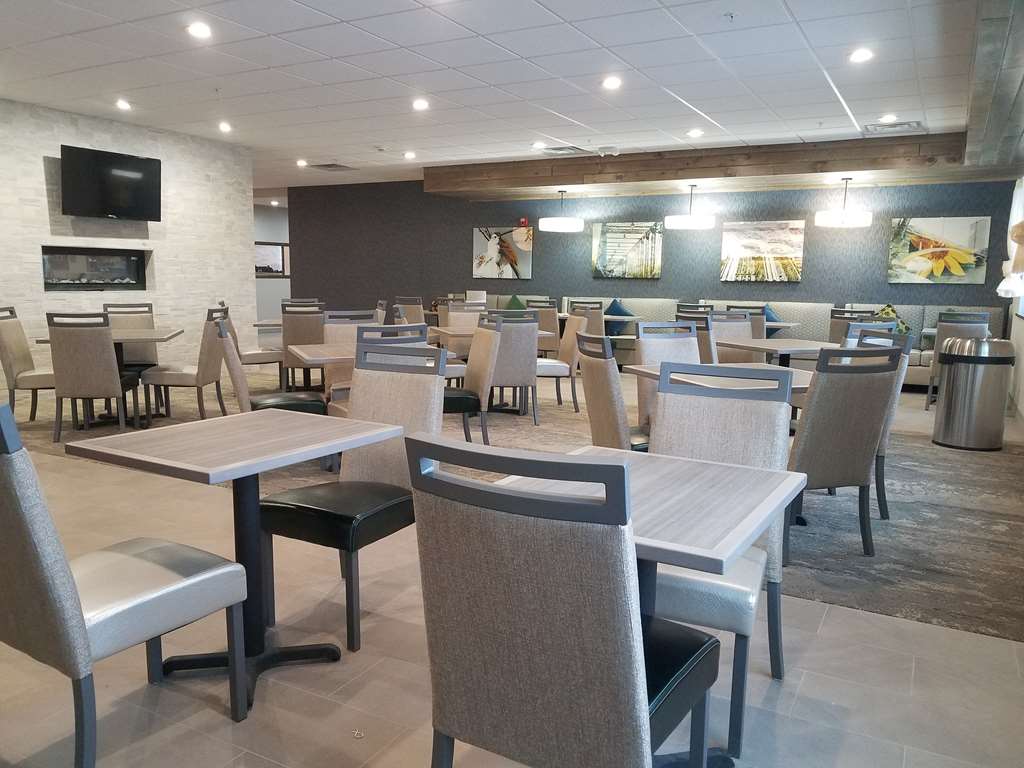 Breakfast Dining Area