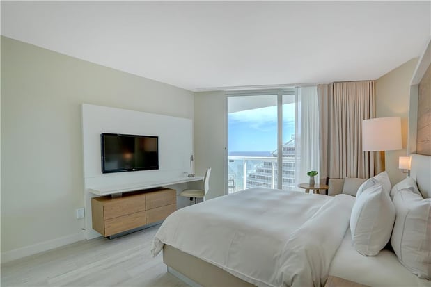 Images Beach House Fort Lauderdale, a Hilton Resort