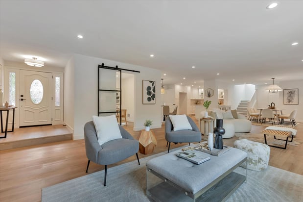 Images Coldwell Banker Realty: Lauren Kraus