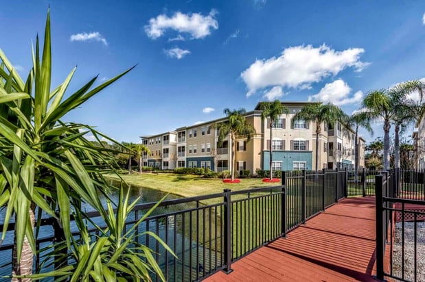 Images Halston Park Central