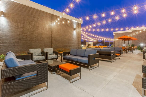 Images Holiday Inn & Suites Cedar Falls-Waterloo Event Ctr by IHG