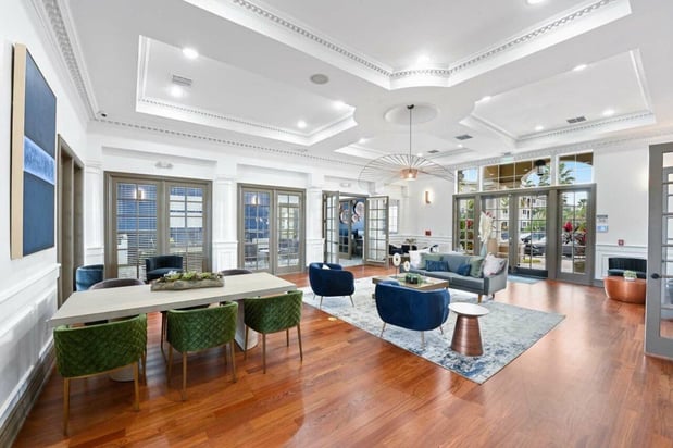 Images Halston Park Central