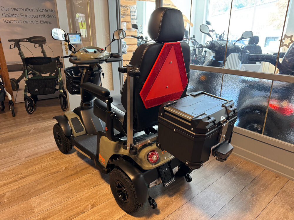 Oliver Lipke E-Mobil-Center Scheer, Mengener Straße 39 in Scheer
