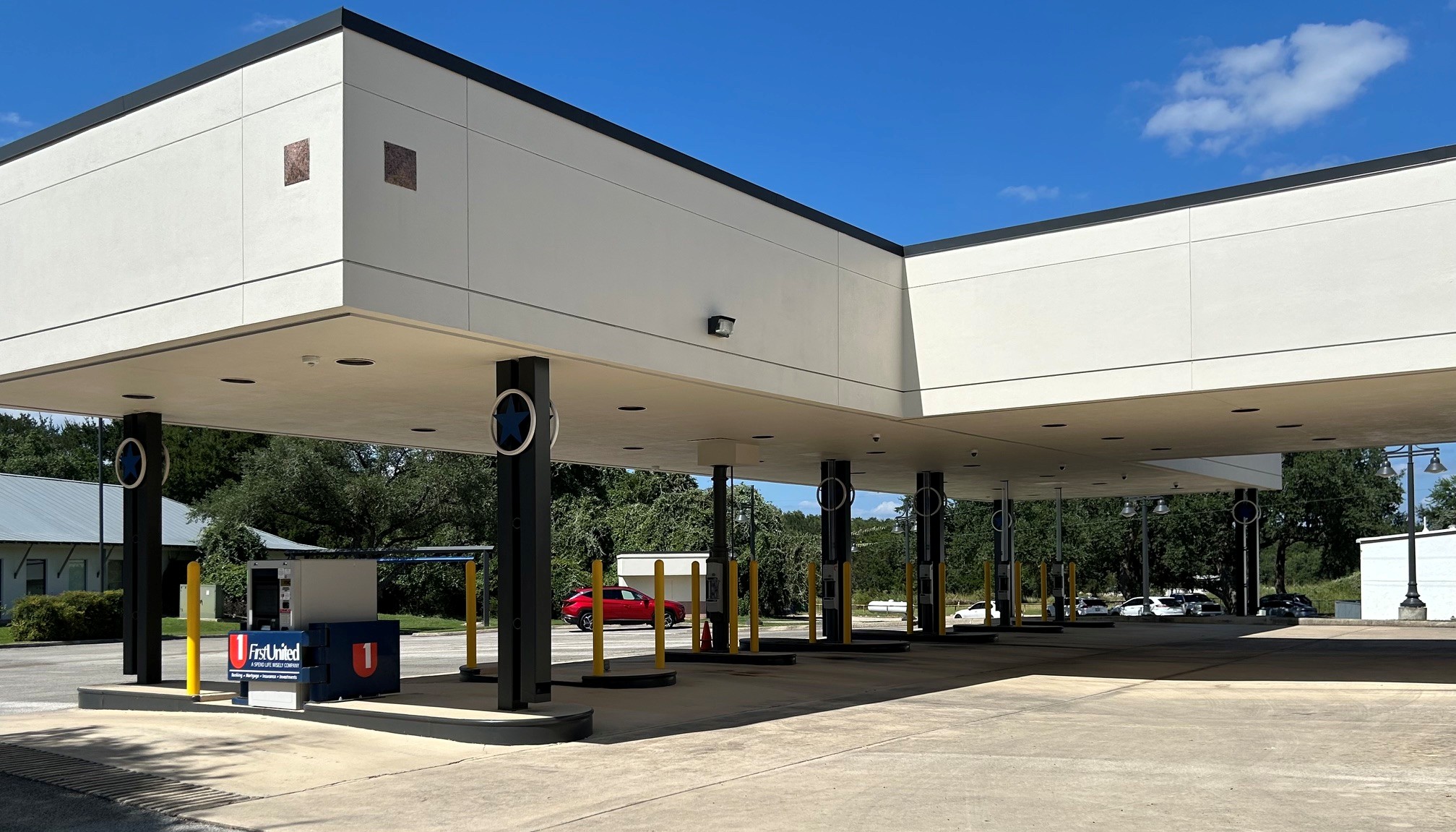 First United Bank - Bulverde - exterior teller lanes