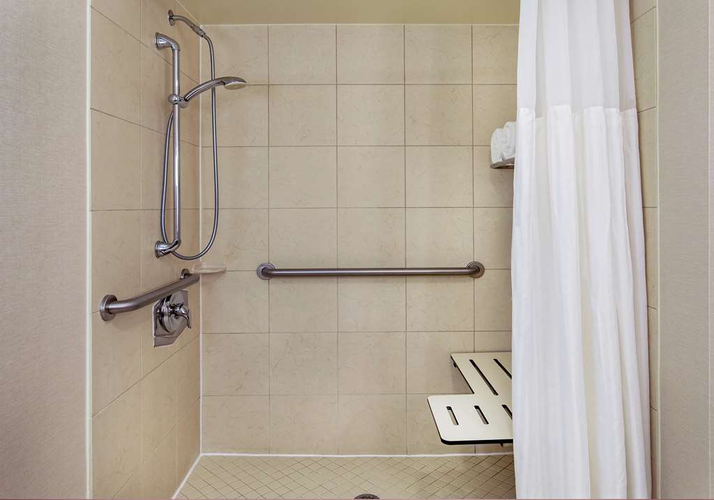 Guest room bath