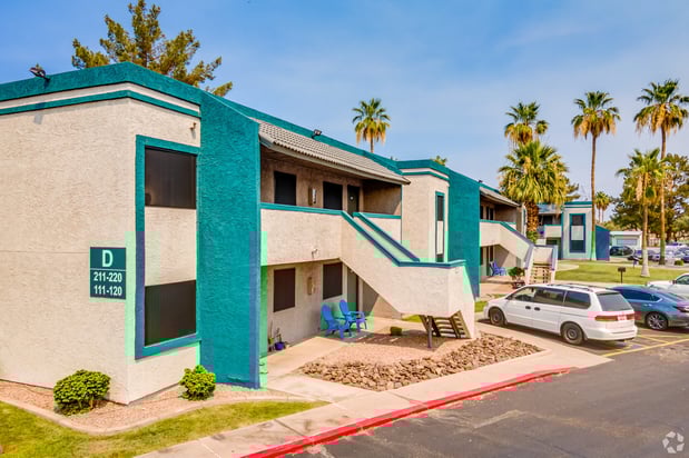 Images Gilbert Square Apartments