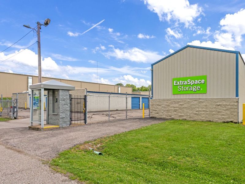 Beauty Image - Storage Express at 2200 Sherman Dr, Princeton, IN 47670