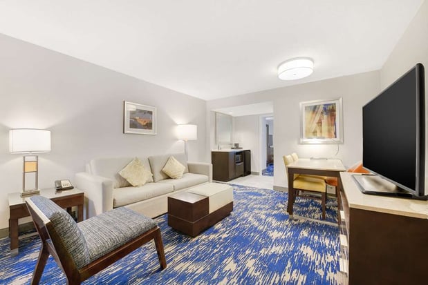 Images Embassy Suites by Hilton Alexandria Old Town