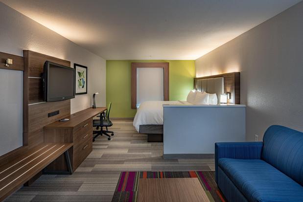 Images Holiday Inn Express & Suites N Waco Area - West, an IHG Hotel