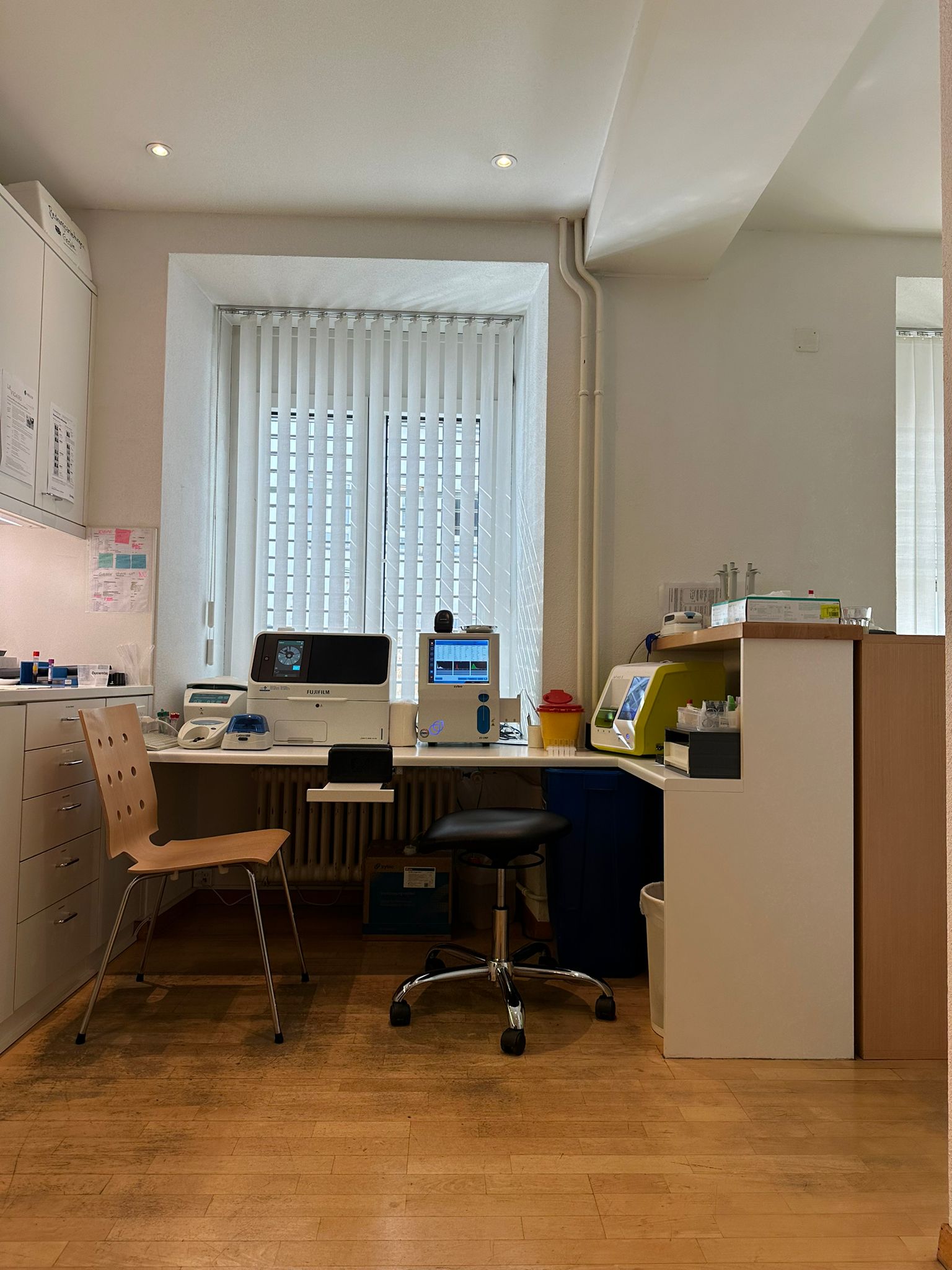 Bilder Hausarztpraxis am Stadelhofen Dr. med. Giovanni Ruffo. Operamedica Hausarzt Medizin