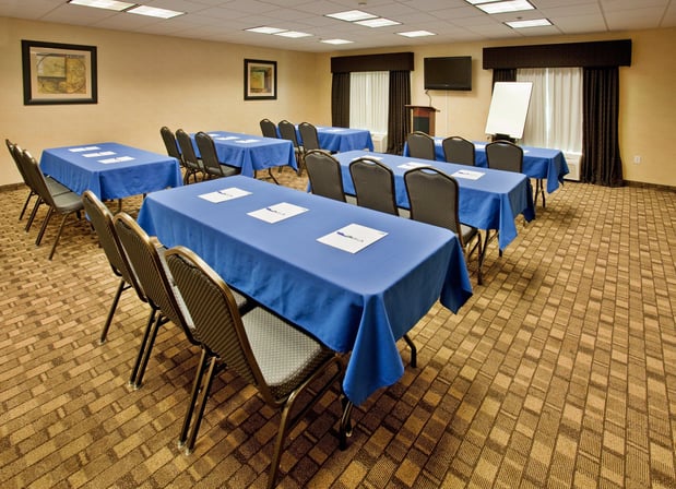 Images Holiday Inn Express & Suites Wichita Airport by IHG