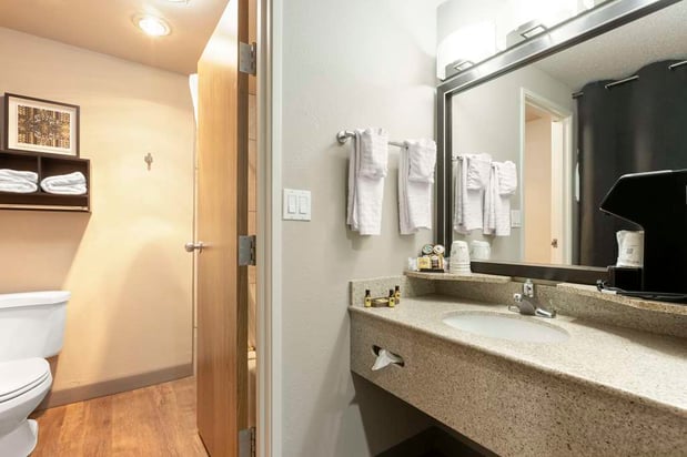 Images Best Western Plus Midwest Inn