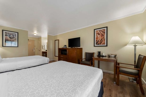 Images Best Western Plus Northwoods Inn