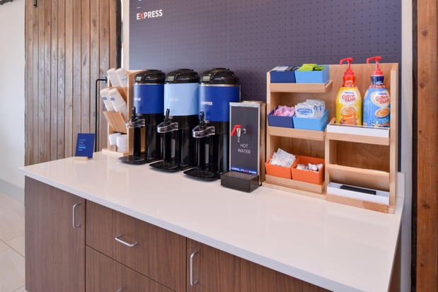 Images Holiday Inn Express & Suites Omaha - 120th And Maple by IHG