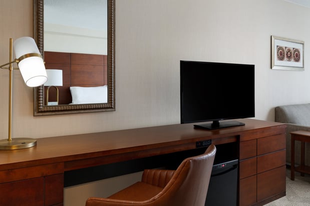 Images Holiday Inn National Airport/Crystal City by IHG