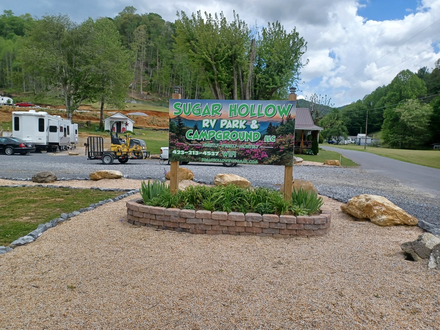 Sugar Hollow RV Park &amp; Campground Logo