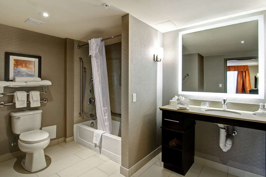 Homewood Suites by Hilton Ajax, Ontario, Canada in Ajax: Guest room bath