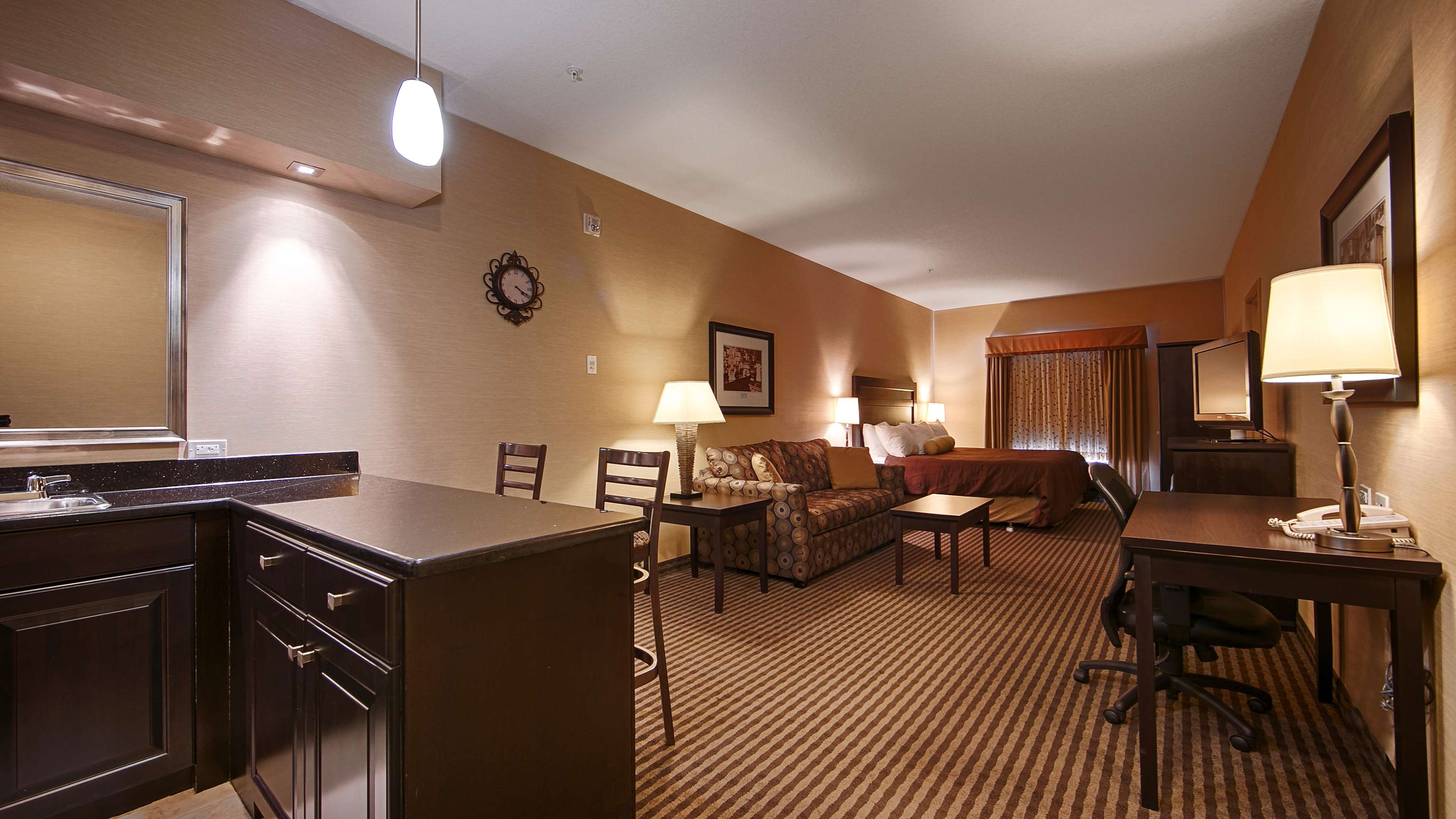 King Suite Best Western Sunrise Inn & Suites Stony Plain (780)968-1716