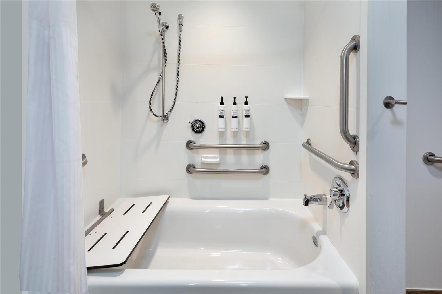 Guest room bath