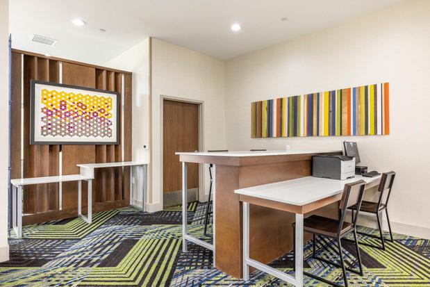 Images Holiday Inn Express & Suites San Jose – Silicon Valley by IHG