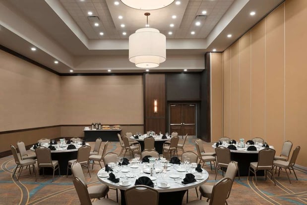 Images Embassy Suites by Hilton Chicago Naperville