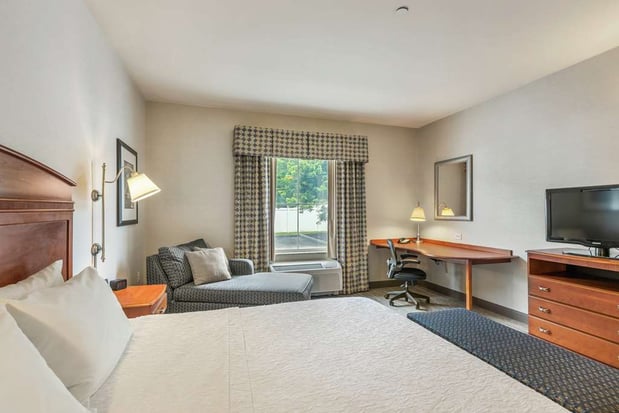 Images Hampton Inn & Suites Mystic