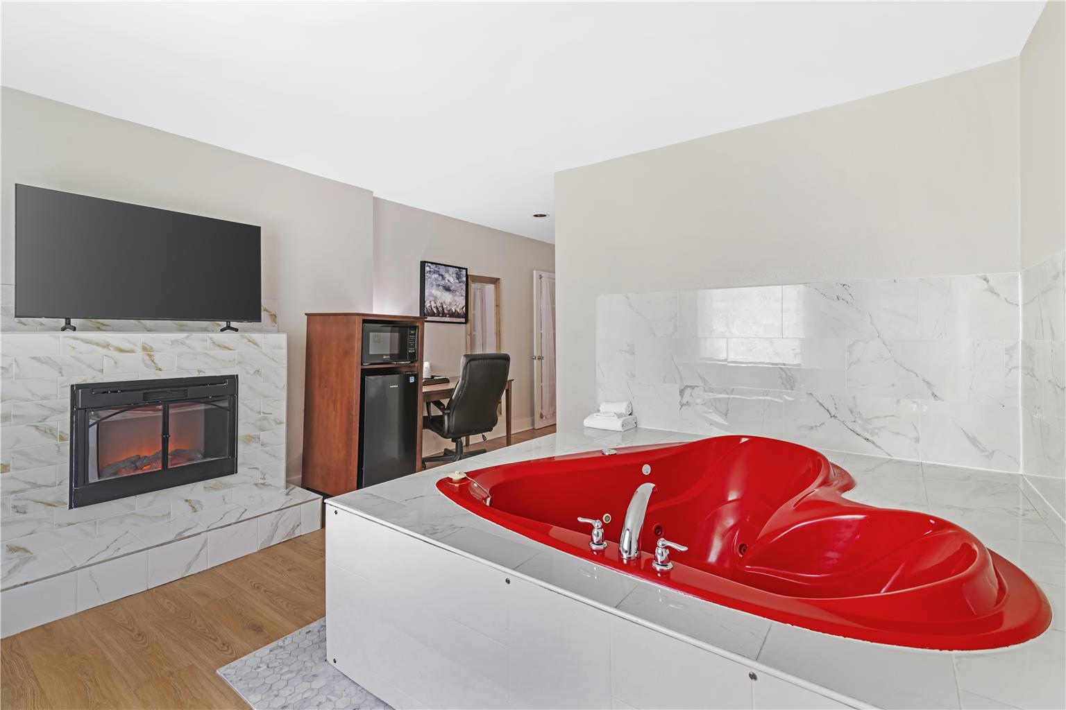 Suite Single Queen Bedroom with Whirlpool