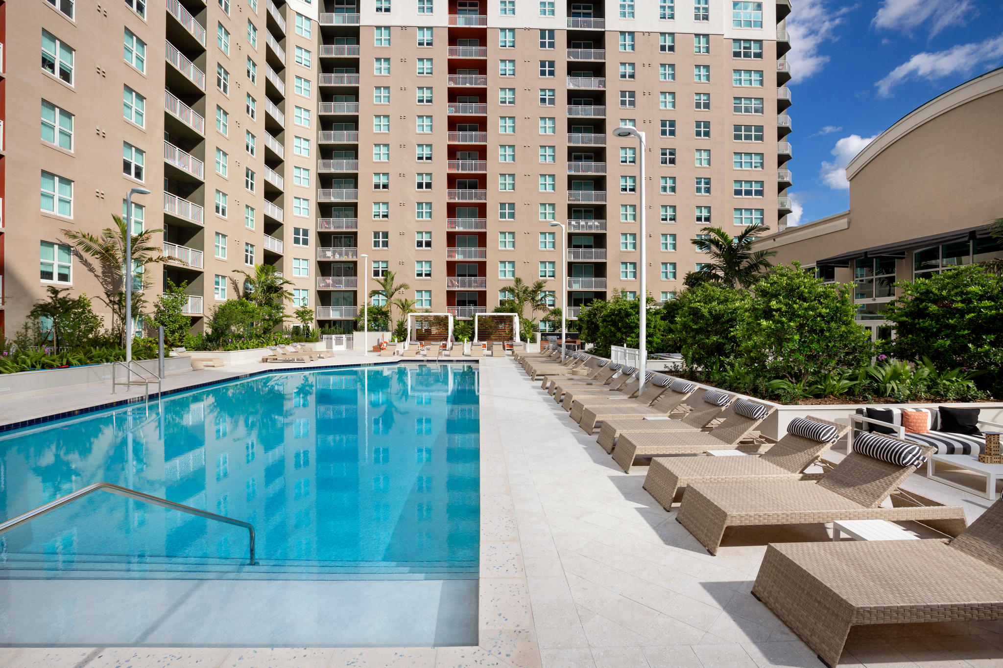 Camden Las Olas Apartments Photo