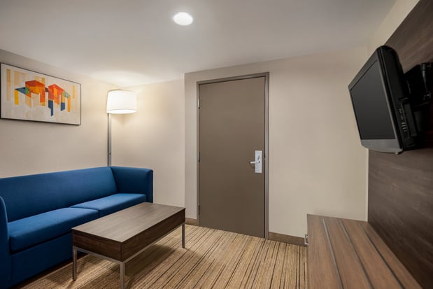 Images Holiday Inn Express & Suites Fredericksburg by IHG