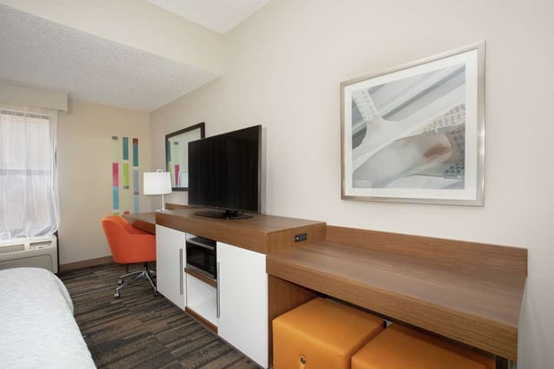 Images Hampton Inn & Suites Kansas City-Merriam