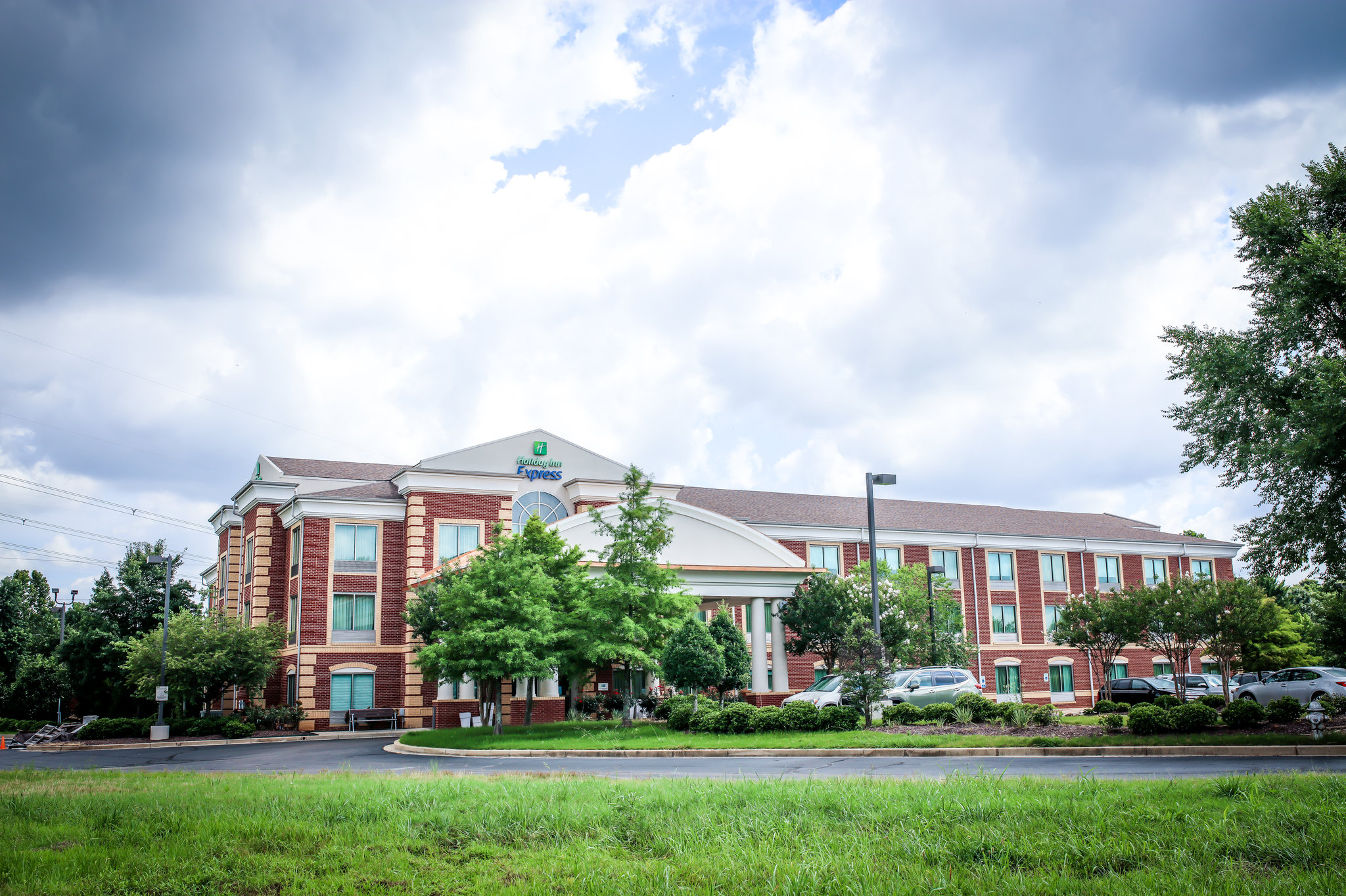Holiday Inn Express & Suites Memphis/Germantown by IHG