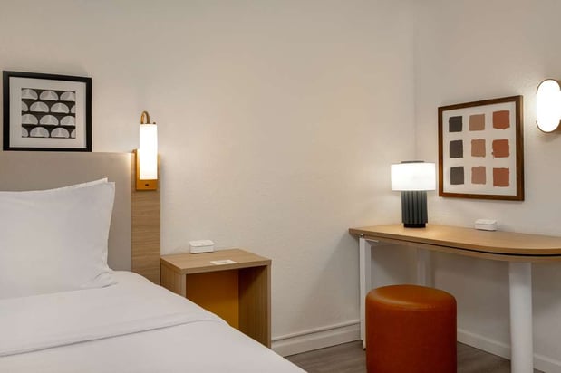 Images Spark by Hilton Rock Springs