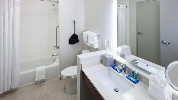 Images Holiday Inn Express & Suites Orlando at Seaworld by IHG