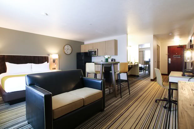 Images Oxford Suites Spokane Valley