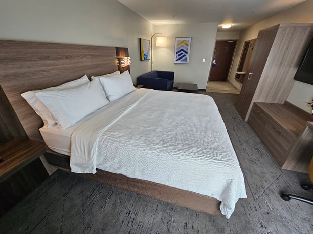 Images Holiday Inn Express & Suites Cincinnati-Blue Ash by IHG