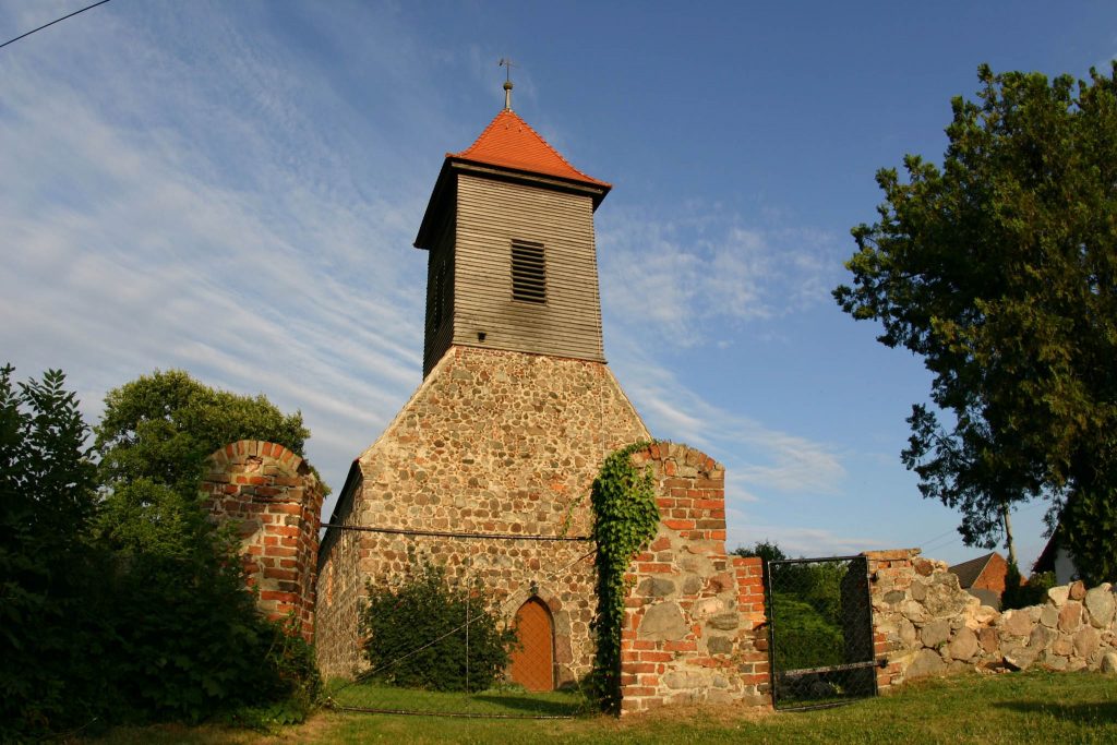Kirche Hasenholz - Ev. Kirchengemeinde Märkische Schweiz, Dorfstraße 13 in Buckow