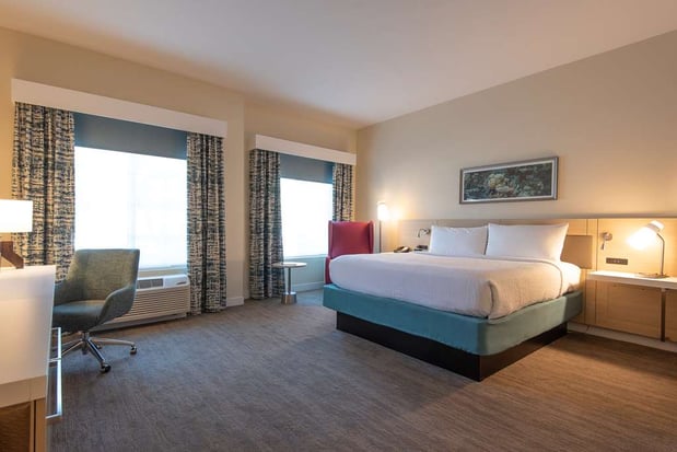 Images Hilton Garden Inn Calabasas