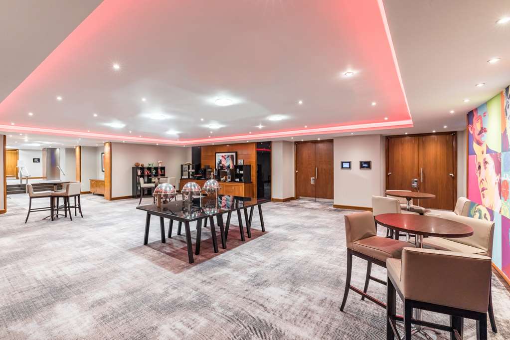 Images Radisson RED Hotel London Heathrow