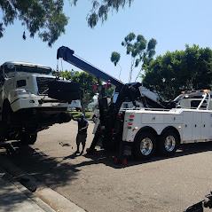 Call now for a heavy duty towing service! Charlie's 24hr Towing & Heavy Duty Los Angeles (323)261-1802
