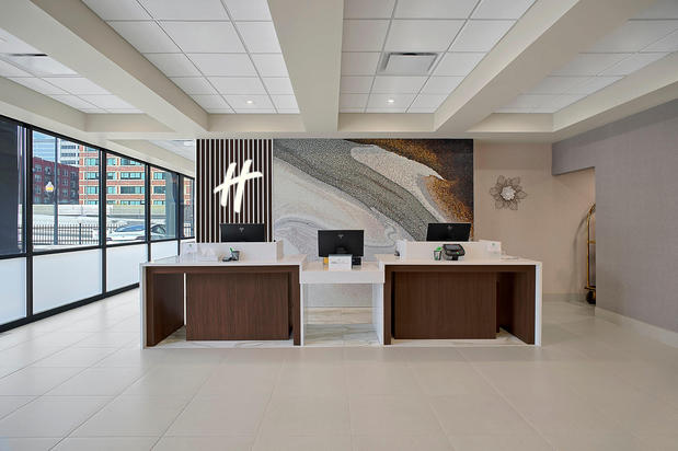 Images Holiday Inn & Suites Chicago-Downtown, an IHG Hotel