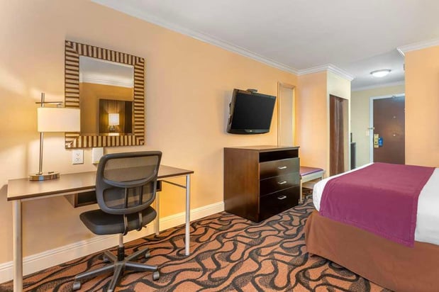 Images Best Western Plus Airport Plaza
