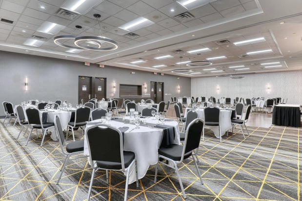 Images Holiday Inn & Suites Madison West - Middleton by IHG