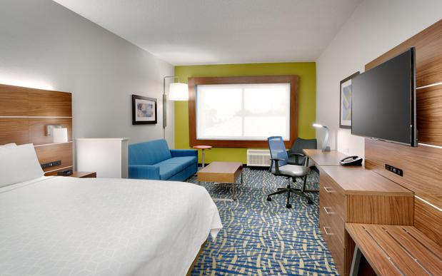 Images Holiday Inn Express & Suites Gainesville I-75 by IHG