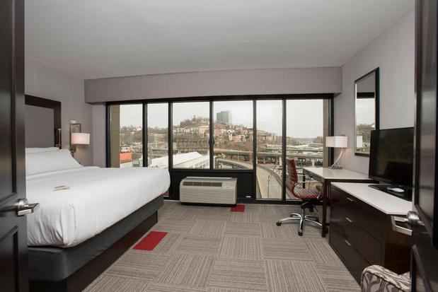 Images Holiday Inn & Suites Cincinnati Downtown, an IHG Hotel