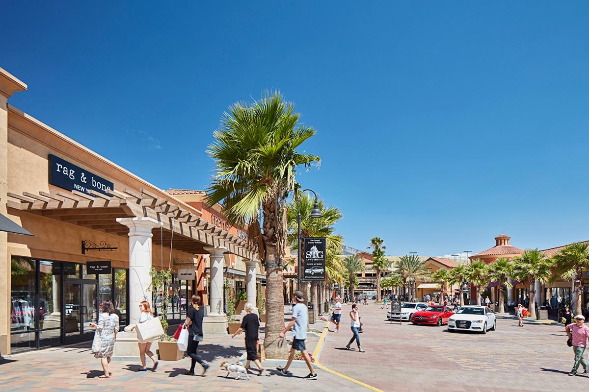 Desert Hills Premium Outlets, Cabazon California (CA) - www.semadata.org